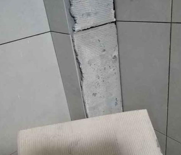宁德市瓷砖空鼓维修公司分享下厨房瓷砖脱落的补救措施。